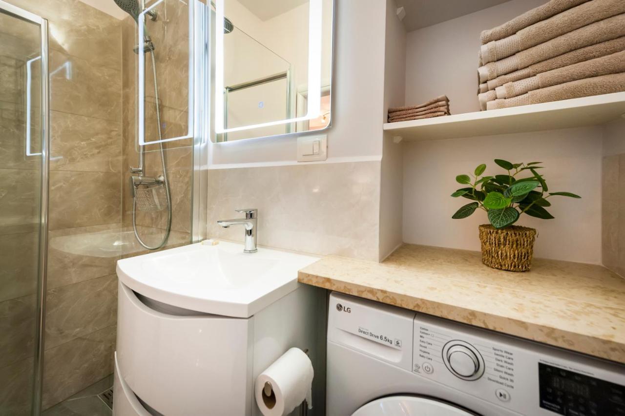 Bella Campagna - Luxury Two Bedroom Apartment โรวีน ภายนอก รูปภาพ