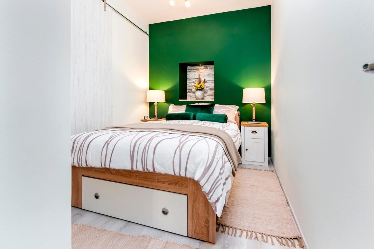 Bella Campagna - Luxury Two Bedroom Apartment โรวีน ภายนอก รูปภาพ
